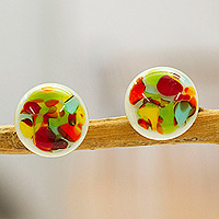 Knopfohrringe aus geschmolzenem Glasmosaik, „Multicolored Textures“ – Mehrfarbige Knopfohrringe aus geschmolzenem Glasmosaik aus Mexiko