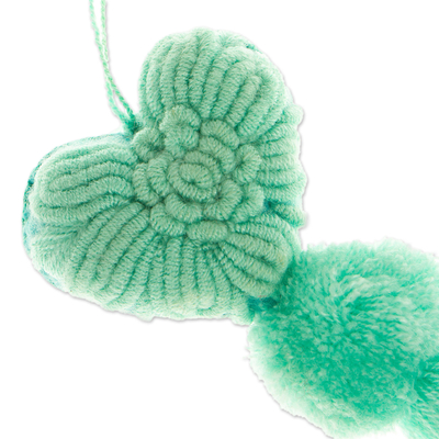 Ornament aus Wollfilz und Baumwolle - Herz-Wollfilz-Ornament mit Baumwollstickerei in Mint