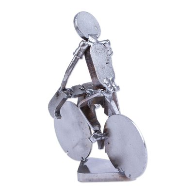 Statuette aus recyceltem Altmetall - Handgefertigte Statuette eines Fahrradfahrers aus recyceltem Altmetall