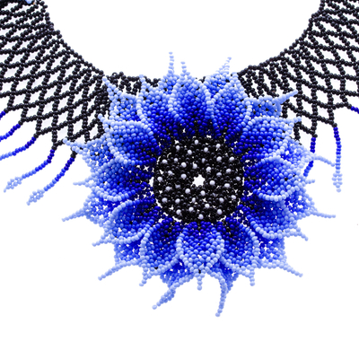 Collar llamativo con cuentas de cristal - Collar llamativo hecho a mano con cuentas florales en zafiro