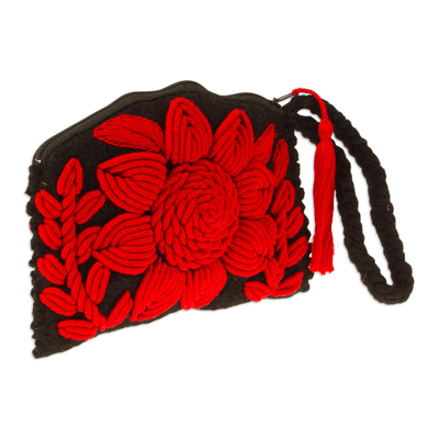 Baumwollarmband, 'Crimson Passion' - Handgelenkstasche aus bestickter Baumwolle mit karminroten Blumendetails