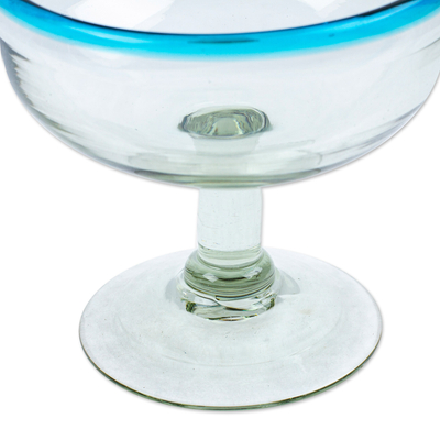 Mundgeblasene Cocktailgläser aus recyceltem Glas, „Aqua“ (Paar) – Paar Cocktailgläser, mundgeblasen aus recyceltem Glas