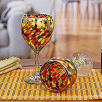 Copas de vino de vidrio reciclado sopladas a mano, 'Bright Confetti' (par) - Dos copas de vino sin tallo sopladas a mano con vidrio reciclado