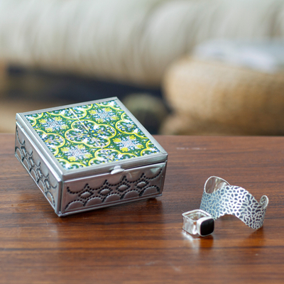 Caja de joyería de estaño y cerámica, 'Forest Mansion' - Caja de joyería de estaño y cerámica hecha a mano en verde y amarillo