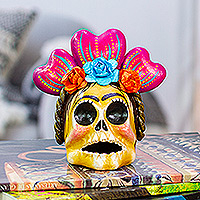 Escultura en Cartón Reciclado, 'Corazón Magenta de Frida' - Escultura Tradicional en Cartón Reciclado de Frida en Magenta