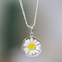 Natural flower pendant necklace, 'Daisy Luck' - Round Natural Daisy Pendant Necklace from Mexico