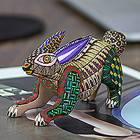 Figurilla de alebrije de madera - Figurita de conejo alebrije de madera mexicana pintada a mano