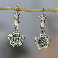 Pendientes colgantes de plata de ley, 'Spring Treat' - Pendientes colgantes florales de plata de ley con acabado pulido