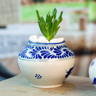 Blumentopf aus Keramik - Handbemalter Keramik-Übertopf im Talavera-Stil mit Taubenmotiv