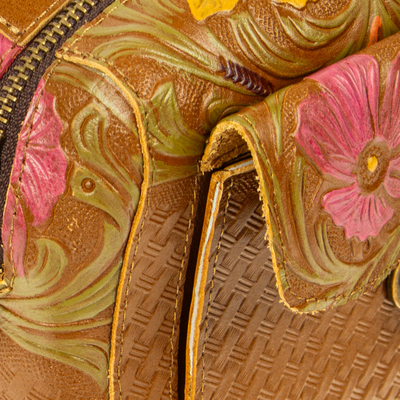 honda de cuero - Bolso bandolera de piel en tono cobre con estampado floral en relieve y bolsillo delantero