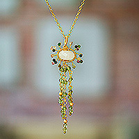 Halskette mit Anhänger aus mehreren Edelsteinen mit Goldakzenten, „Absolute Harmony“ – Halskette mit Quarz-Turmalin- und Peridot-Anhänger mit Goldakzent