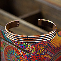 Pulsera de puño de cobre, 'Streaky Charm' - Pulsera de puño de cobre con rayas hecha en México