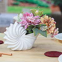 Maceta de cerámica, 'Naturally Shelly' - Maceta de cerámica hecha a mano en forma de concha en color blanco