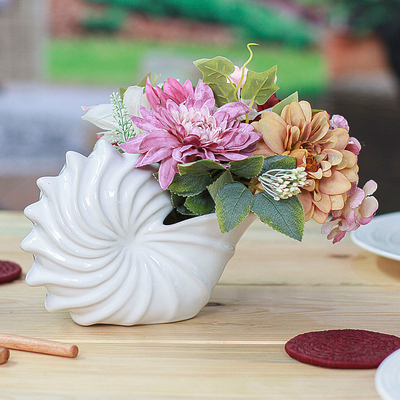 Blumentopf aus Keramik - Handgefertigter muschelförmiger Blumentopf aus Keramik in Weiß