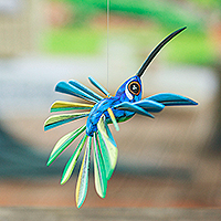 Hängende Alebrije-Skulptur aus Holz, „Fröhlicher Kolibri“ – Hängende Alebrije-Kolibri-Skulptur aus Holz in Blau