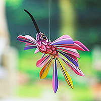 Escultura de alebrije colgante de madera, 'Colibrí alegre' - Escultura de colibrí Alebrije colgante de madera en color morado