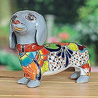 Escultura de cerámica, 'Hacienda's Protector' - Escultura de cerámica pintada con temática de perro salchicha en gris