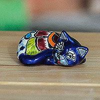 Figura de cerámica, 'Felino inactivo' - Figura de gato de cerámica azul pintada con temática de Hacienda
