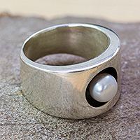 Cultured pearl single stone ring, 'Classic and Modern' - Modern Taxco 925 Silver Cultured Pearl Single Stone Ring