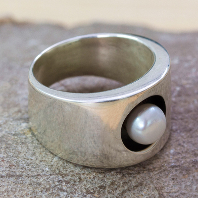 Ring aus Zuchtperle mit einem Stein - Moderner Taxco-Ring aus 925er Silber mit Zuchtperlen und einem Stein