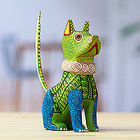 Figura de alebrije de madera, 'Pico Verde' - Figura geométrica de perro Alebrije de madera de copal verde y azul