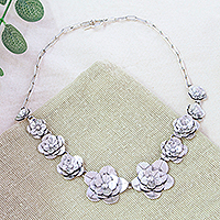 Statement-Halskette aus Sterlingsilber, „Divine Blossoming“ – Hochglanzpolierte Statement-Halskette aus Sterlingsilber mit Blumenmuster