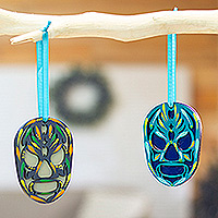 Holzornamente, „Mexican Wrestler“ (Paar) – Paar handbemalte mexikanische Wrestler-Maskenornamente aus Holz