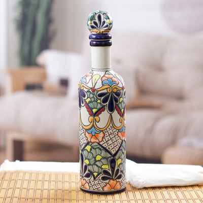 Keramischer Dekanter - Bemalte Keramikkaraffe mit Hacienda-Motiv aus Oliven- und Indigoblau