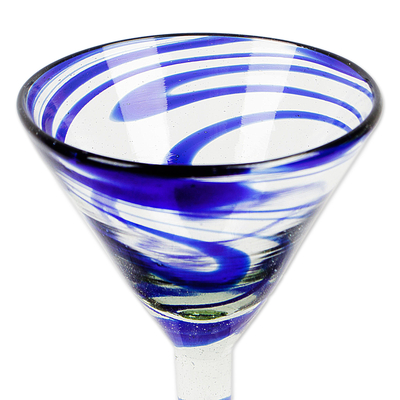 Copas de martini de vidrio reciclado soplado a mano (juego de 4) - Juego ecológico de 4 copas de Martini en forma de remolino azul sopladas a mano
