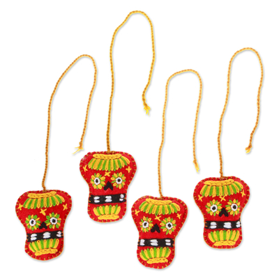 Adornos de fieltro bordados (juego de 4) - Conjunto de 4 adornos de calavera bordados en rojo cardenal y amarillo