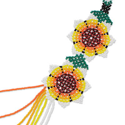 Collar cascada con cuentas - Collar huichol con cuentas en forma de cascada con temática floral y hebras