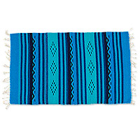 Zapotekischer Wollteppich „Cerulean Highland“ (2 x 3) – Himmelblauer und türkisfarbener gewellter gestreifter Zapotekischer Wollteppich (2 x 3)