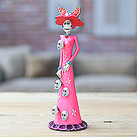 Escultura de cerámica, 'Lady Catrina en rosa' - Calavera pintada a mano Escultura de cerámica Lady Catrina en rosa