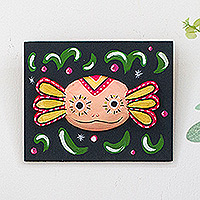 Keramik-Wandkunst, „Heilender Freund in Karmin“ – handbemalte karminrote Keramik-Wandkunst mit Blatt-Axolotl-Motiv