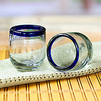 Vasos de chupito soplados a mano, (par) - Gafas de chupito sopladas a mano en azul cobalto y transparente (par)