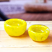 Handgeblasene Glasschalen, „Flavors in Summer“ (2er-Set) - Handgeblasene gemusterte gelbe Recyclingglasschalen (2er-Set)