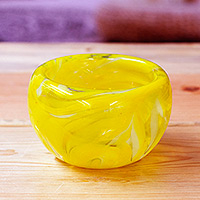 Cuenco de postre de vidrio soplado a mano, 'Flavors in Summer' - Cuenco de postre de vidrio reciclado amarillo estampado a mano