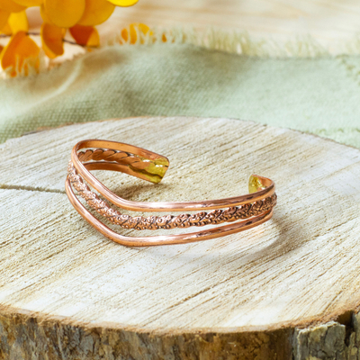 Kupfer-Manschettenarmband, „Fortunate Deity“ – Hochglanzpoliertes Kupfer-Manschettenarmband, hergestellt in Mexiko