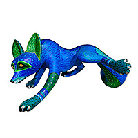 Alebrije-Skulptur aus Holz, „Blue Fox“ – mexikanische handbemalte Alebrije-Skulptur aus Holz mit blauem und grünem Fuchs
