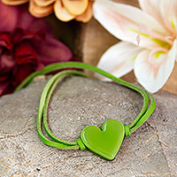 Pulsera colgante de cristal artístico, 'My Spring Green Love' - Pulsera colgante en forma de corazón de cristal artístico en verde primaveral