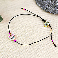 Howlite pendant bracelet, 'Sublime Butterfly' - Painted Howlite Butterfly Pendant Bracelet with Crystal Bead