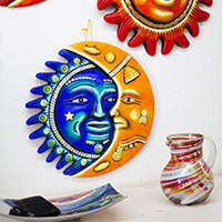 Keramik-Wandkunst, „Mystic Reunion“ – blaue und gelbe Keramik-Wandkunst mit Sonnen- und Mondmotiv