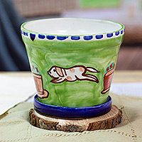 Maceta y platillo de cerámica, 'Merry Dogs' - Maceta y platillo de cerámica verde con temática de perros pintados a mano