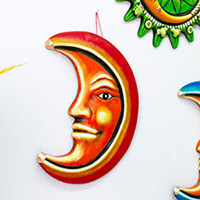 Keramik-Wandkunst, „Mond für Leidenschaft“ – handbemalte Mond-Keramik-Wandkunst in Rot, Orange und Gelb