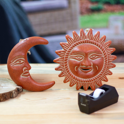Arte de pared de cerámica (juego de 2) - Juego de 2 arte de pared de cerámica hecho a mano con sol y luna