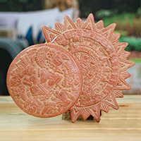 Arte de pared de cerámica, 'Eclipse de los Ancestros' - Arte de pared de cerámica de sol y luna con temática azteca de México