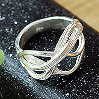 Sterling-Silber-Bandring, „Windy Ribbons“ – Halbabstrakter windiger Sterling-Silber-Bandring