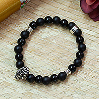 Men's onyx beaded stretch pendant bracelet, 'Enchanted Skull' - Men's Onyx Stretch Bracelet with Taxco Silver Skull Pendant