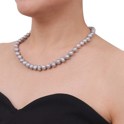 Perlen- und Peridotfaden-Halskette, „Violet Sea Breath“. - Perlen- und Peridot-Halskette