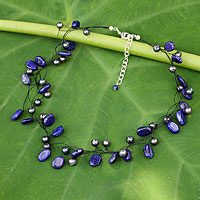 Gargantilla de perlas cultivadas y lapislázuli, 'Ethereal' - Collar de lapislázuli y perlas cultivadas de Tailandia